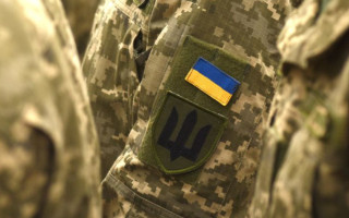 В ТЦК объяснили, может ли жена военнослужащего, который находится на фронте, обратиться за льготой от его имени