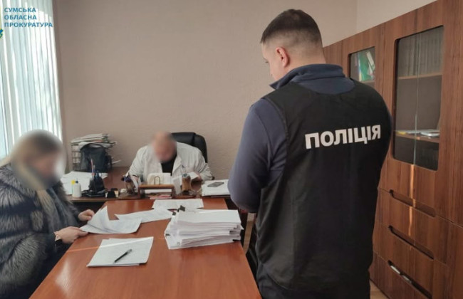 В Сумской области разоблачили медика, который за взятку обещал «найти» нужное заболевание у сына своей родственницы
