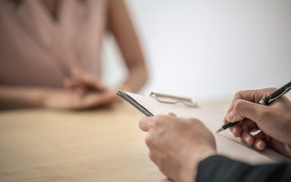 Чи можна залучити працівника з інвалідністю до надурочних робіт без його згоди — відповідь Держпраці