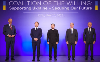 Зеленський, Макрон, Мерц, Стармер і Туск прогулялись центром Києва, відео