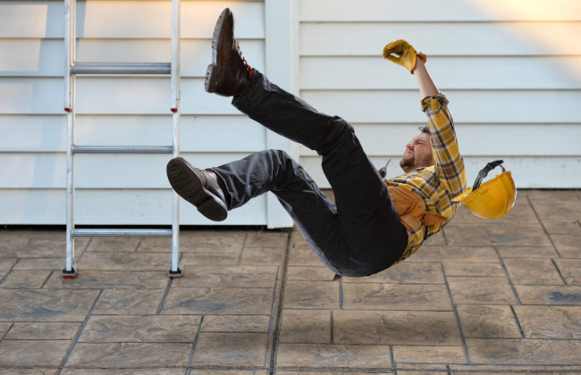 Имеет ли право совместитель на пособие по нетрудоспособности из-за травмы на другой работе