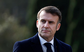 Не може бути переговорів, поки говорить зброя, — Макрон