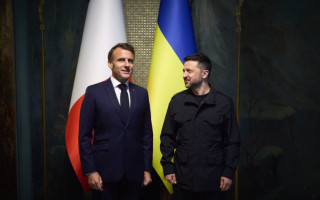 Макрон проведет разговор с Зеленским и другими коллегами относительно прекращения огня