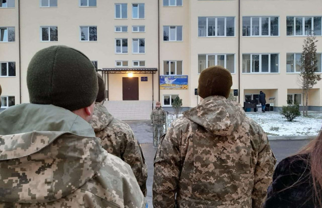 Компенсація за житло військовим є можливою лише у порядку черговості та на підставі рішення житлової комісії – Верховний Суд