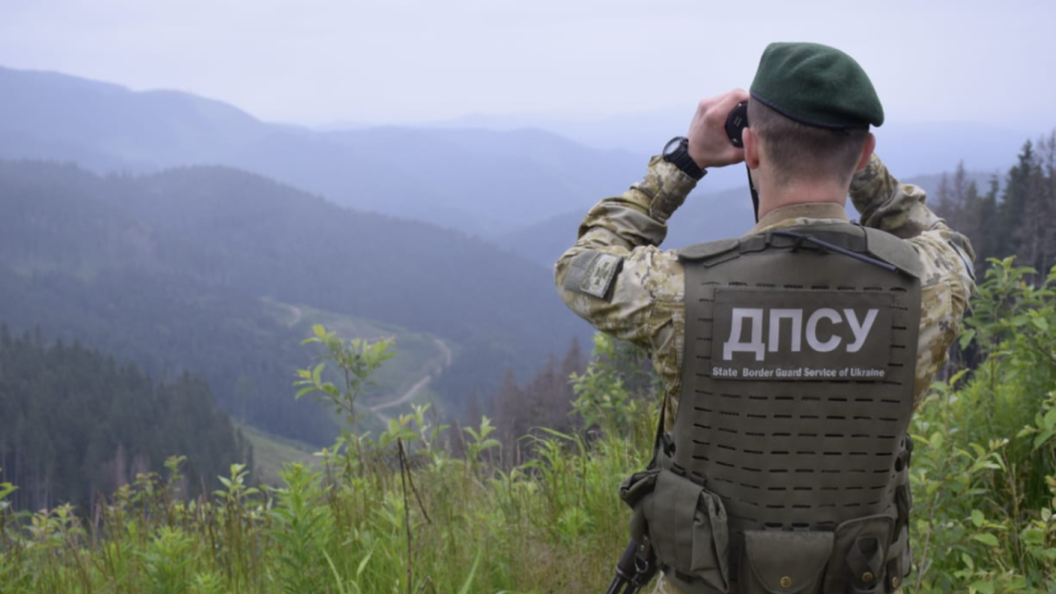Якщо справжній намір був отримати гроші, а не організувати перенаправлення через кордон військовозобов’язаного, то дії слід кваліфікувати як шахрайство – Верховний Суд