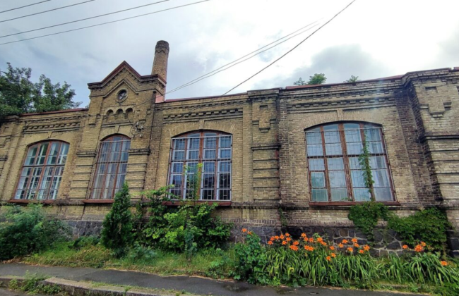 В Киеве прокуратура через суд требует защитить историческое здание лаборатории в Соломенском районе