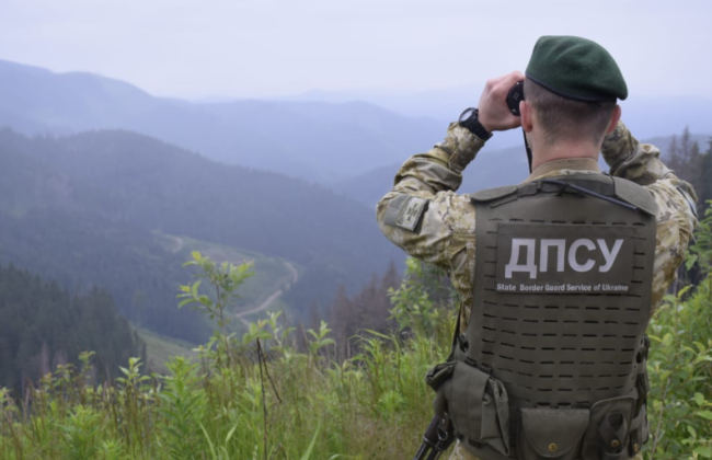 Якщо справжній намір був отримати гроші, а не організувати перенаправлення через кордон військовозобов’язаного, то дії слід кваліфікувати як шахрайство – Верховний Суд