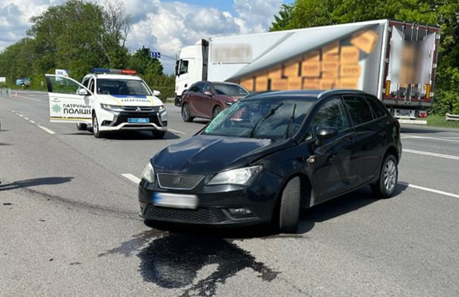 На Львівщині в ДТП постраждало двоє дітей – авто вилетіло з дороги, фото