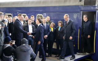 Європейські лідери готові зачекати до зустрічі між Зеленським та Путіним, перш ніж оголосити нові санкції проти РФ