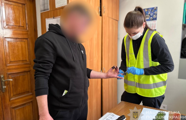 В Одессе будут судить нападающего, ранившего ножом военного ради смартфона и рюкзака