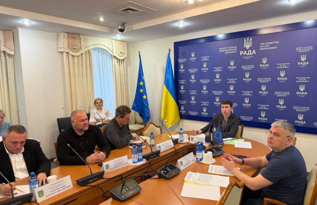 За публичное отождествление адвоката с клиентом смогут штрафовать — комитет рекомендовал принять закон
