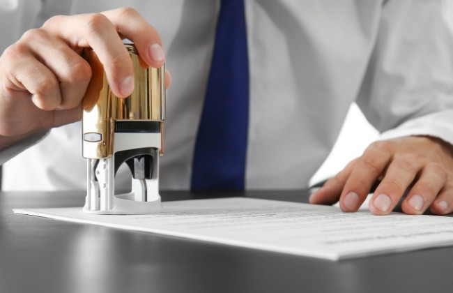 Налоговая разъяснила, нужно ли заверять печатью банка платежную инструкцию, чтобы получить налоговую скидку