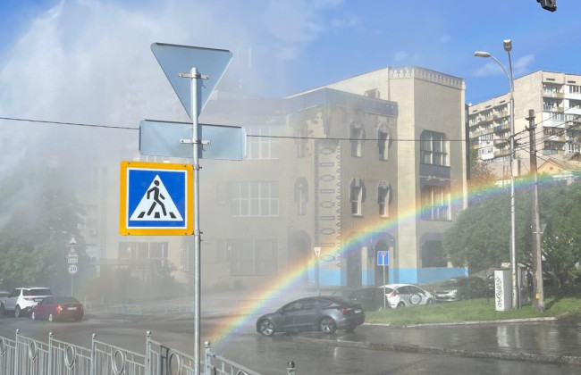 В Киеве объяснили, почему бьют «фонтаны» на местах прорыва на теплосетях