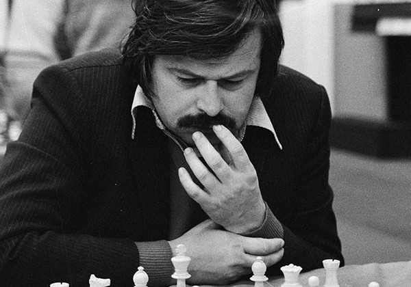 Умер легендарный шахматист Властимил Горт, который одновременно играл на 636 досках