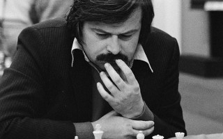 Умер легендарный шахматист Властимил Горт, который одновременно играл на 636 досках