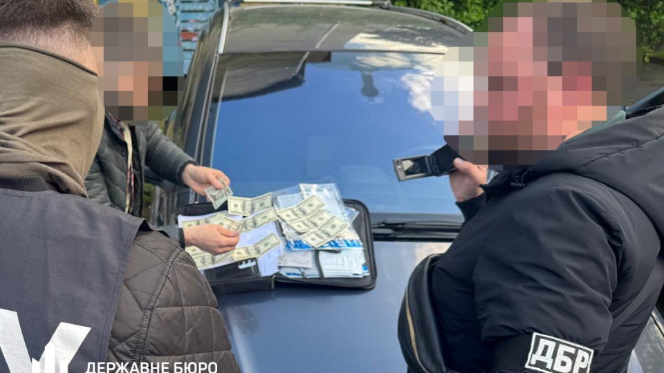 $2000 за державну таємницю – затримано заступника керівника відділу поліції Івано-Франківщини