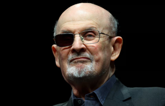 В США осудили фанатика, который едва не убил писателя Рушди