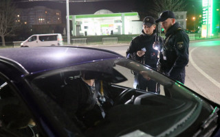 На Житомирщині судили нетверезого водія, який порушив ПДР й намагався дати поліцейським 300 доларів хабаря