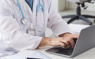 Українцям пояснили, чи потрібна нотаріальна копія витягу з рішення експертної команди для отримання пільг