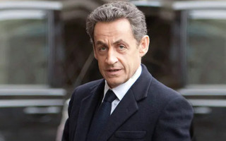 З колишнього президента Франції Ніколя Саркозі зняли електронний браслет