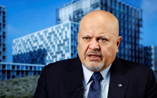 Главный прокурор МУС Карим Хан, который выдал ордер на арест Путина, уходит в отставку