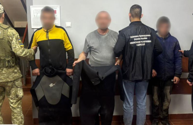 Через Тису в гидрокостюмах — 20-летний парень организовал переправку мужчин в Румынию за 8 тысяч евро