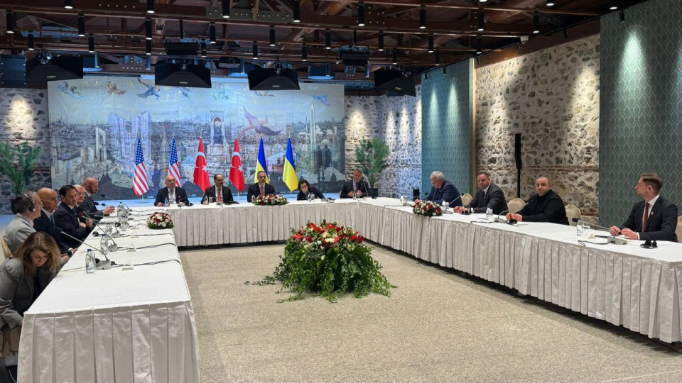 Росія висунула п'ять максималістських вимог на переговорах з Україною у Стамбулі – Bloomberg