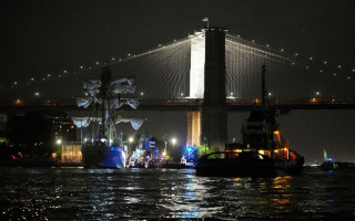 У Нью-Йорку вітрильне судно ВМС Мексики врізалося у Бруклінський міст – є загиблі та постраждалі