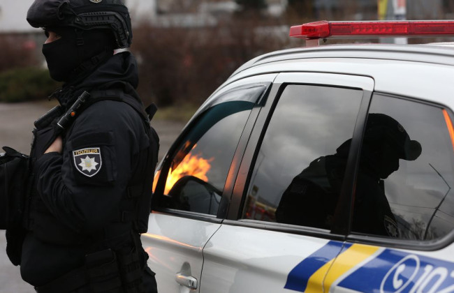 Били і принижували на камеру батька і сина — у Коростишеві двох хлопців віком 18 та 19 років підозрюють у катуванні