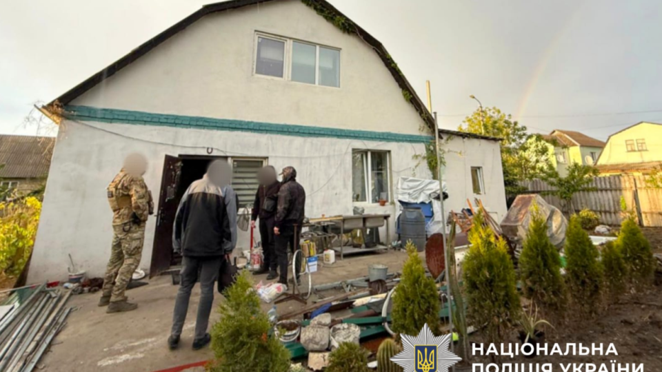На Київщині чоловік зберігав вдома гранати та гранатометні постріли