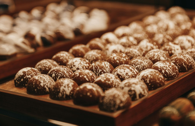 Конфеты с французской этикеткой, но канадской душой — в США подали в суд на производителя сладостей за обман