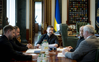 Владимир Зеленский поручил создать постоянную расширенную переговорную группу