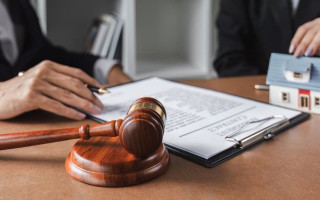 Суд підтримав вдову в спорі про спадщину на будинок — визнано порушення спадкових прав при державній реєстрації майна