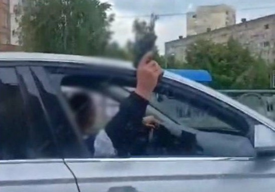 На Дарнице мужчины устроили стрельбу из авто – их задержали в ресторане