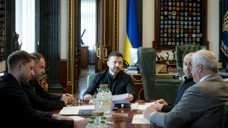 Владимир Зеленский поручил создать постоянную расширенную переговорную группу