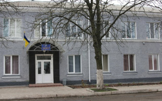 Суд частково виправдав чоловіка за незаконне виготовлення та зберігання вибухових речовин і зброї