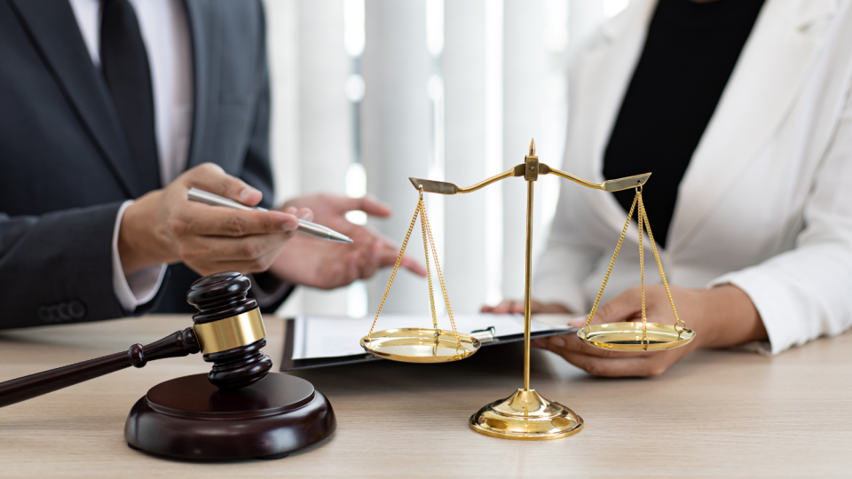 Суд не имеет права решать вопрос о снижении суммы расходов на профессиональную правовую помощь по собственной инициативе – Верховный Суд