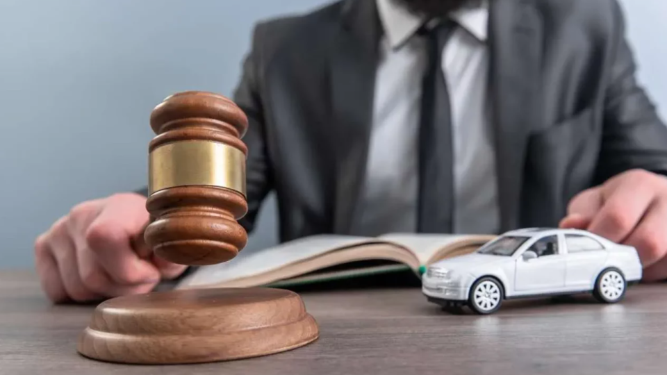 Чоловіка судили за викрадення Porsche у дружини, але Верховний Суд визнав: це спільна власність подружжя
