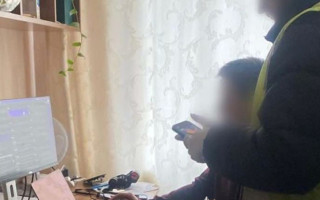 У Києві судитимуть хакера, який за 1000 грн продавав місця в е-черзі сервісних центрів МВС