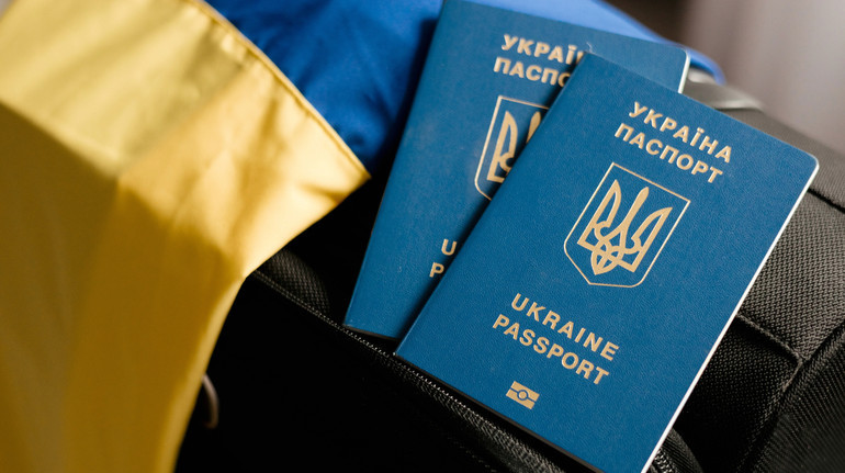 Що варто знати українцям перед виїздом за кордон на постійне місце проживання