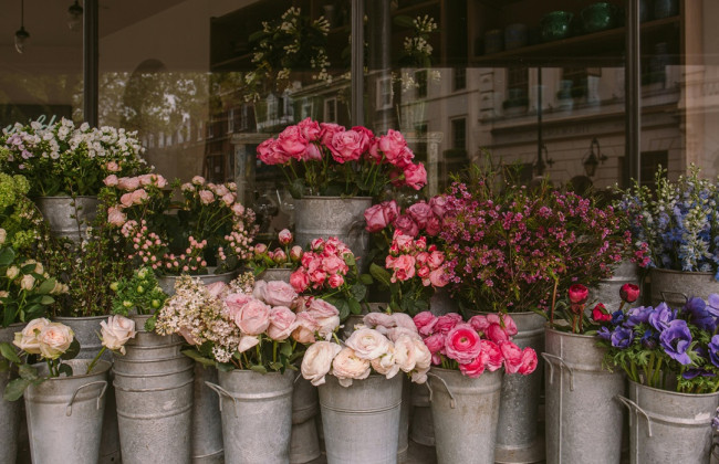 Фальшивое доказательство по делу о травме в цветочном магазине — суд в Британии наказал супругов за подлог