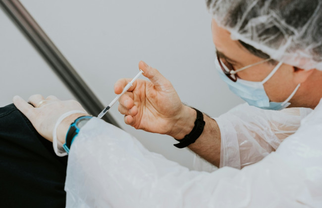 Велика Британія першою у світі запроваджує вакцинацію проти гонореї