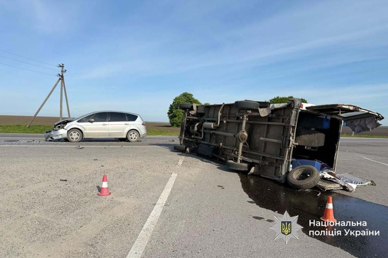 На Тернопільщині перекинувся автобус з пасажирами