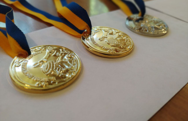 Выпускники школ за отличную учебу будут получать свидетельства об образовании с отличием – медали все