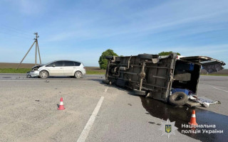 На Тернопільщині перекинувся автобус з пасажирами