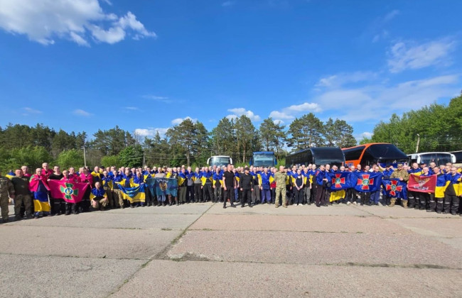 Первый день большого обмена: 390 украинцев вернули из российского плена, фото