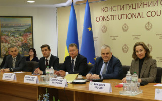Конституционно-правовые и теоретические основы модернизации украинского парламентаризма — в КСУ презентовали монографию