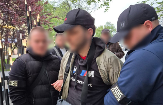 У Києві затримали власника барбершопу, який переправляв ухилянтів до Молдови