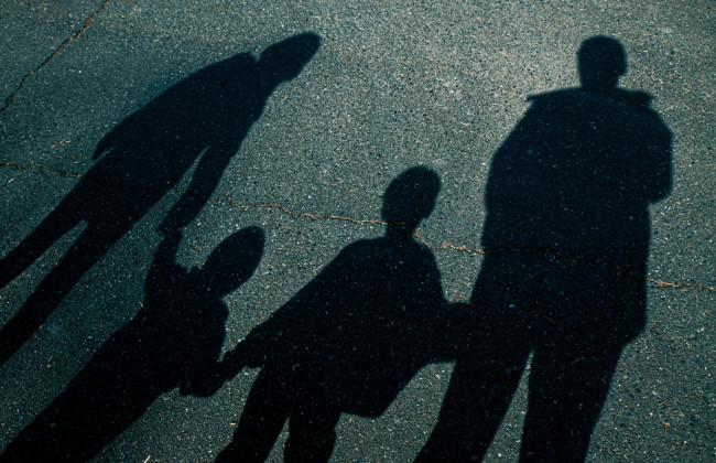 У Британії суддя, який розглядає сімейні справи, проігнорував насильство над усиновленими дітьми у власній родині