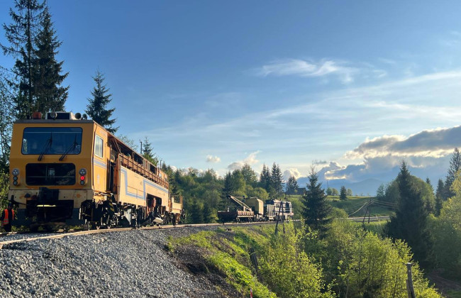 Из-за обвала грунта в Карпатах остановили поезда – УЗ меняет маршруты